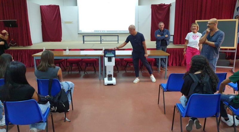 L’IISS “Pertini Anelli Pinto” si dota di robot umanoidi